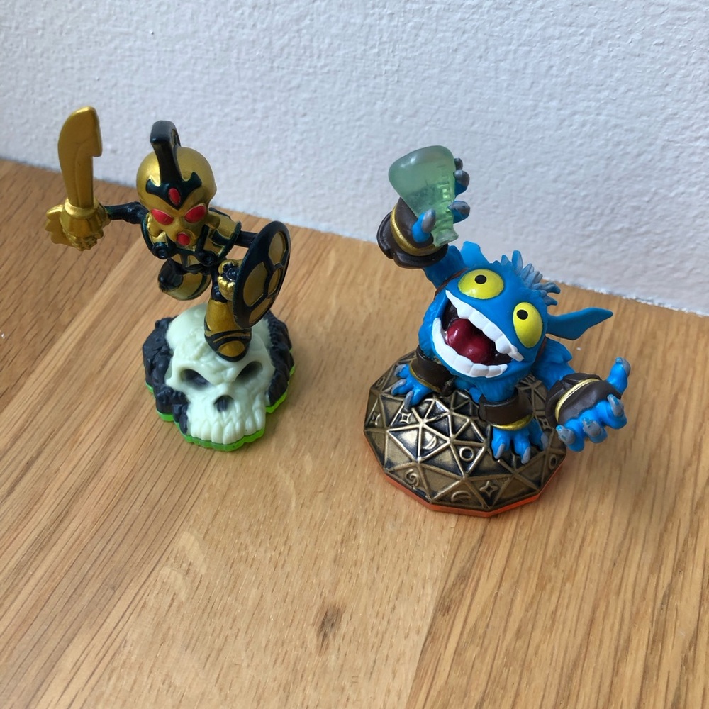 Lot of 2 Skylanders - 2011 Giants Pop Fizz & 2012 Spyros Adventures Chop Chop